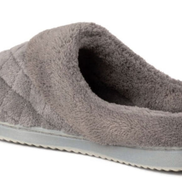 Dearfoams Cozy Gray Quilted Slippers - Picture 6 of 7